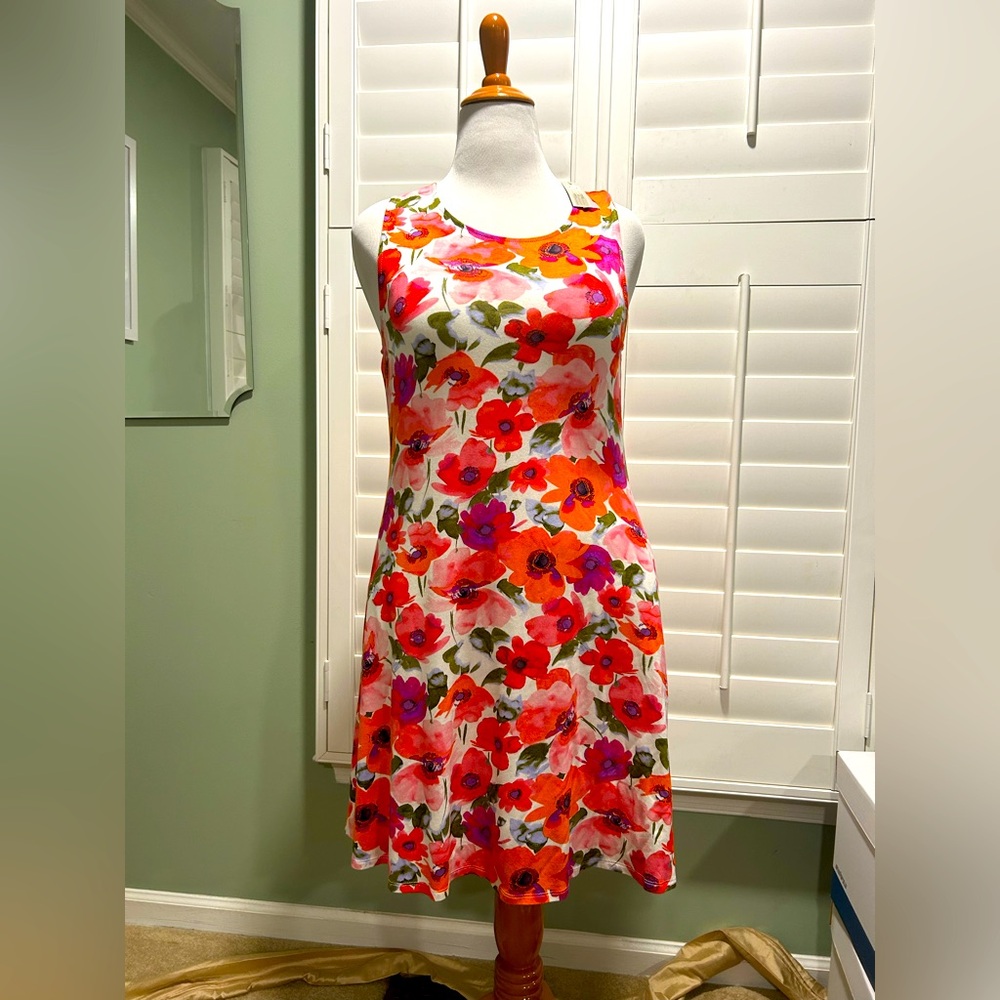 BNWT Cupio floral, sleeveless knee length Dress with side pockets. Sz-Lg